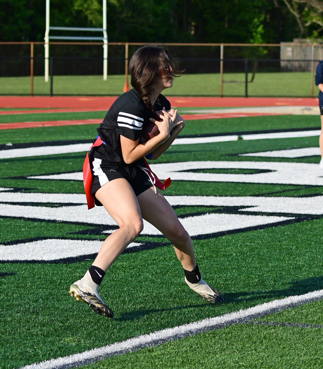 RHSphotographer's tweet photo. The passing game was hot against Henry Hudson, including on the defensive side with a big knockdown of a pass in the end zone! https://t.co/3huFpFHedG