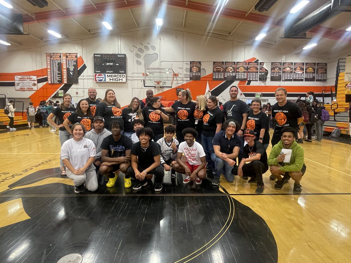 Lunchtime Seniors vs. Staff dodgeball game was awesome!! The Vintage gym was  packed and it was great fun and all were very competitive!!

Bear STRONG!

#The_MHS_Bear
