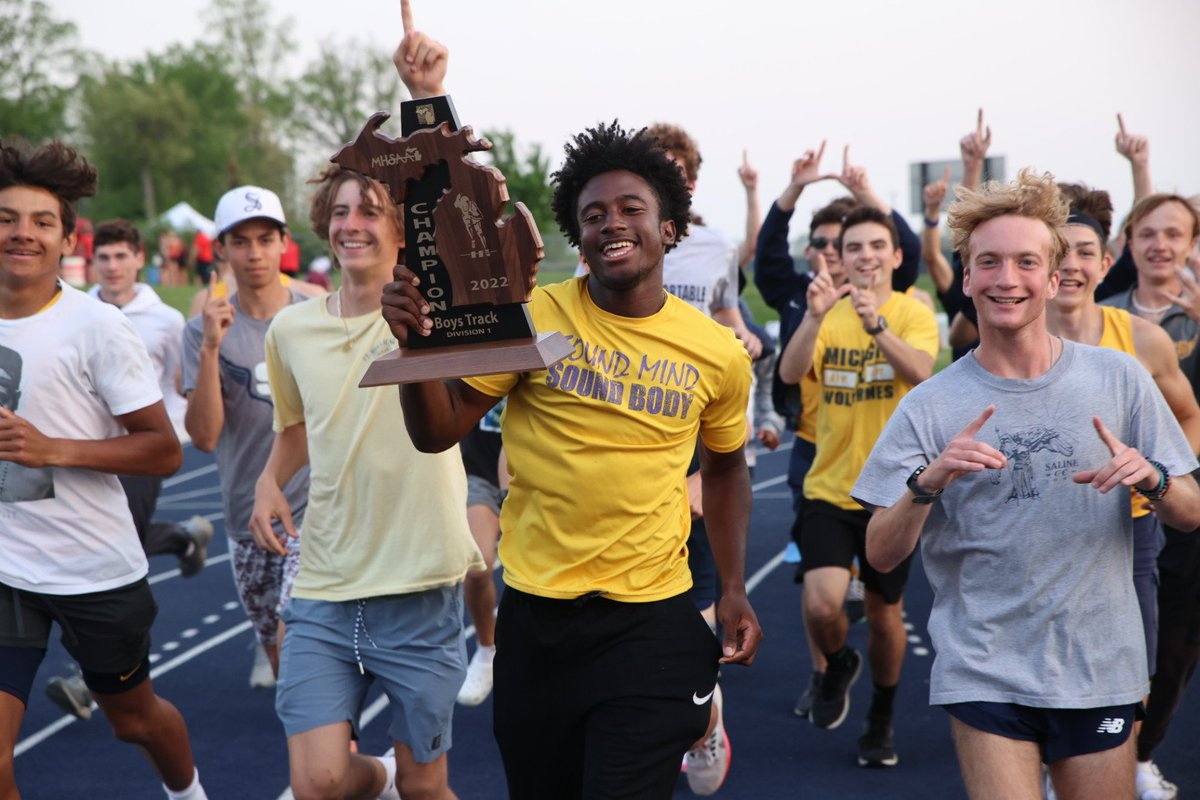 TheSalinePost's tweet photo. Saline boys are regional champs! https://t.co/RDEEOe0C4C