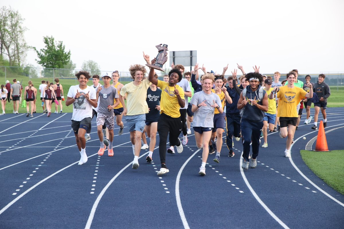 TheSalinePost's tweet photo. Saline boys are regional champs! https://t.co/RDEEOe0C4C