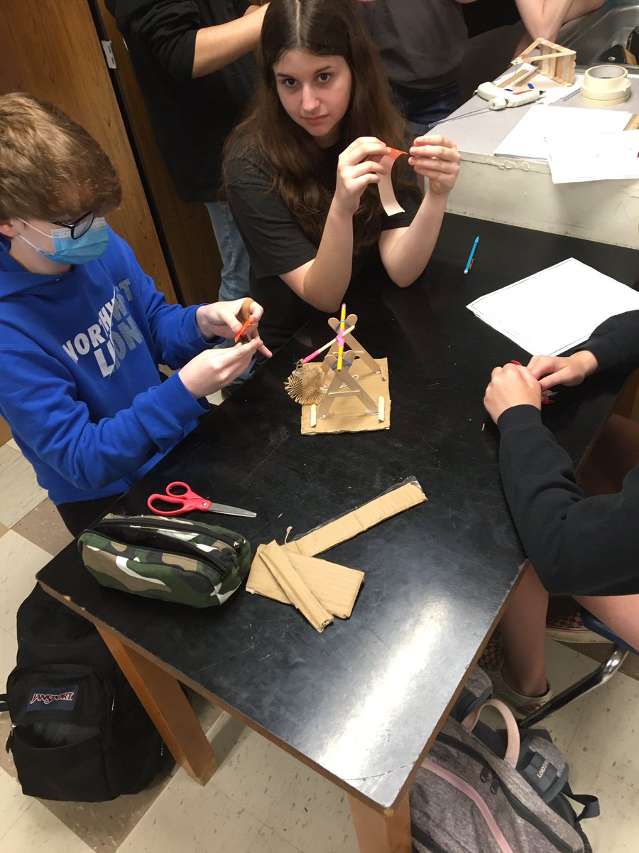 mrsgreenscience's tweet photo. This week has been all about trebuchets- researching, designing, building, troubleshooting, and testing. Check out some of the pictures &amp; videos of the students in action!🧵 #VMSOneRoar @NorthwestRISD @vms_principal https://t.co/zbKWhJglLK