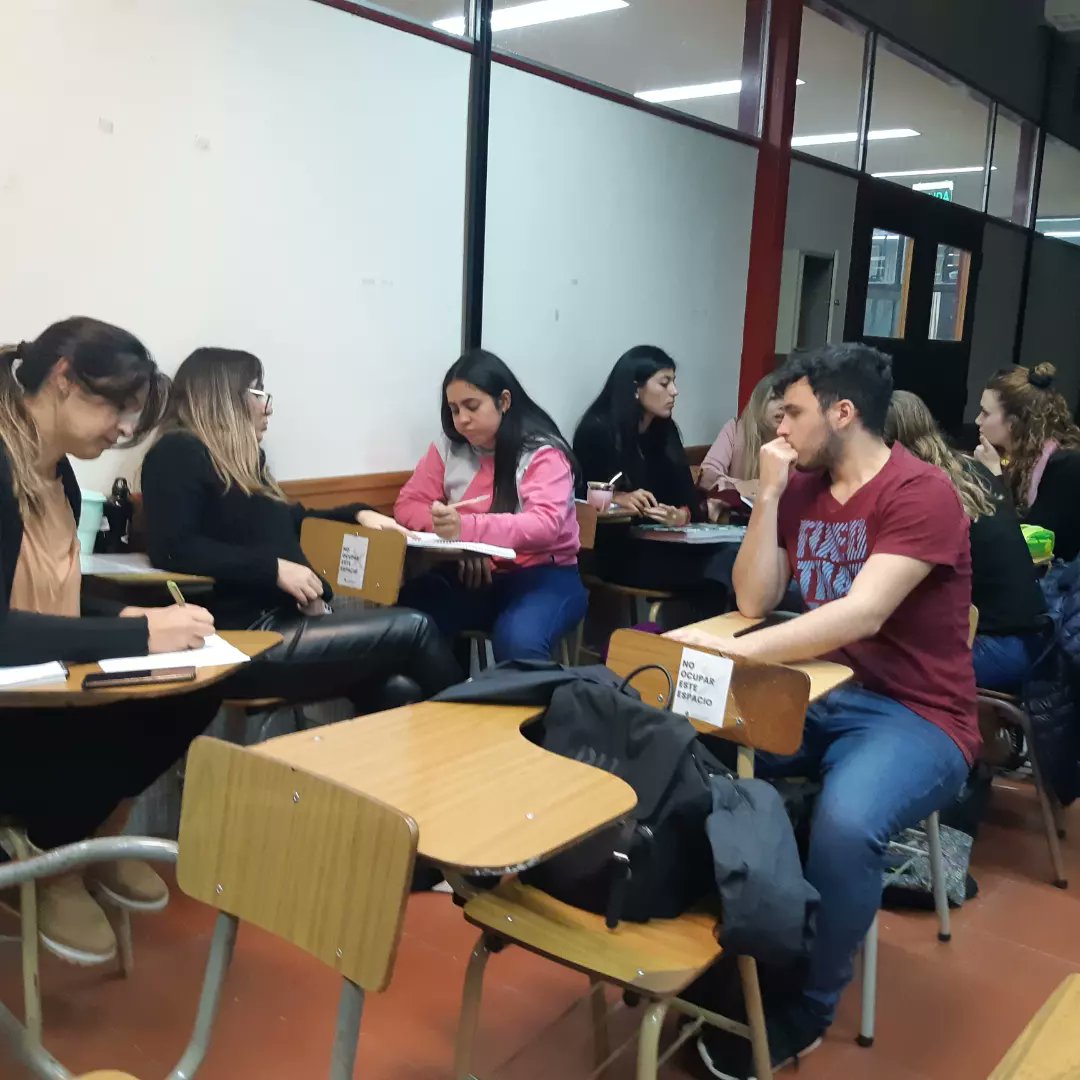 gabitallarico's tweet photo. ¡Había perdido ritmo de mantener la atención 4 horas en una clase! ¡y lo logramos!!
Viernes de asistencia completa y tiempo cumplido
#TeoCom en la Universidad Pública 📚 https://t.co/J6HRdhitwq