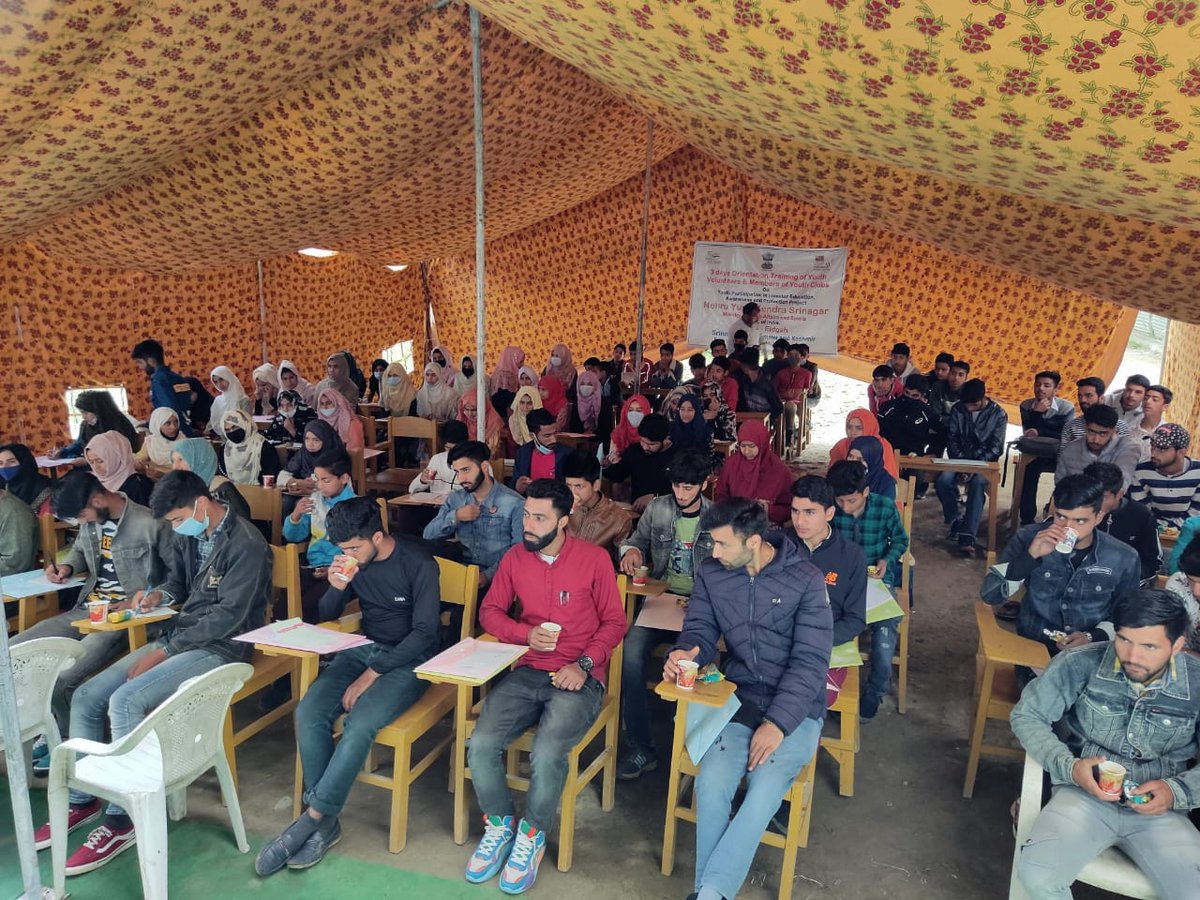 MYB_Srinagar's tweet photo. Closing Ceremony of 3 days orientation Training.@authorityiepf #NYKSINDIA @jk_nyks @NYK_Srinagar https://t.co/GgSJw9YBHL