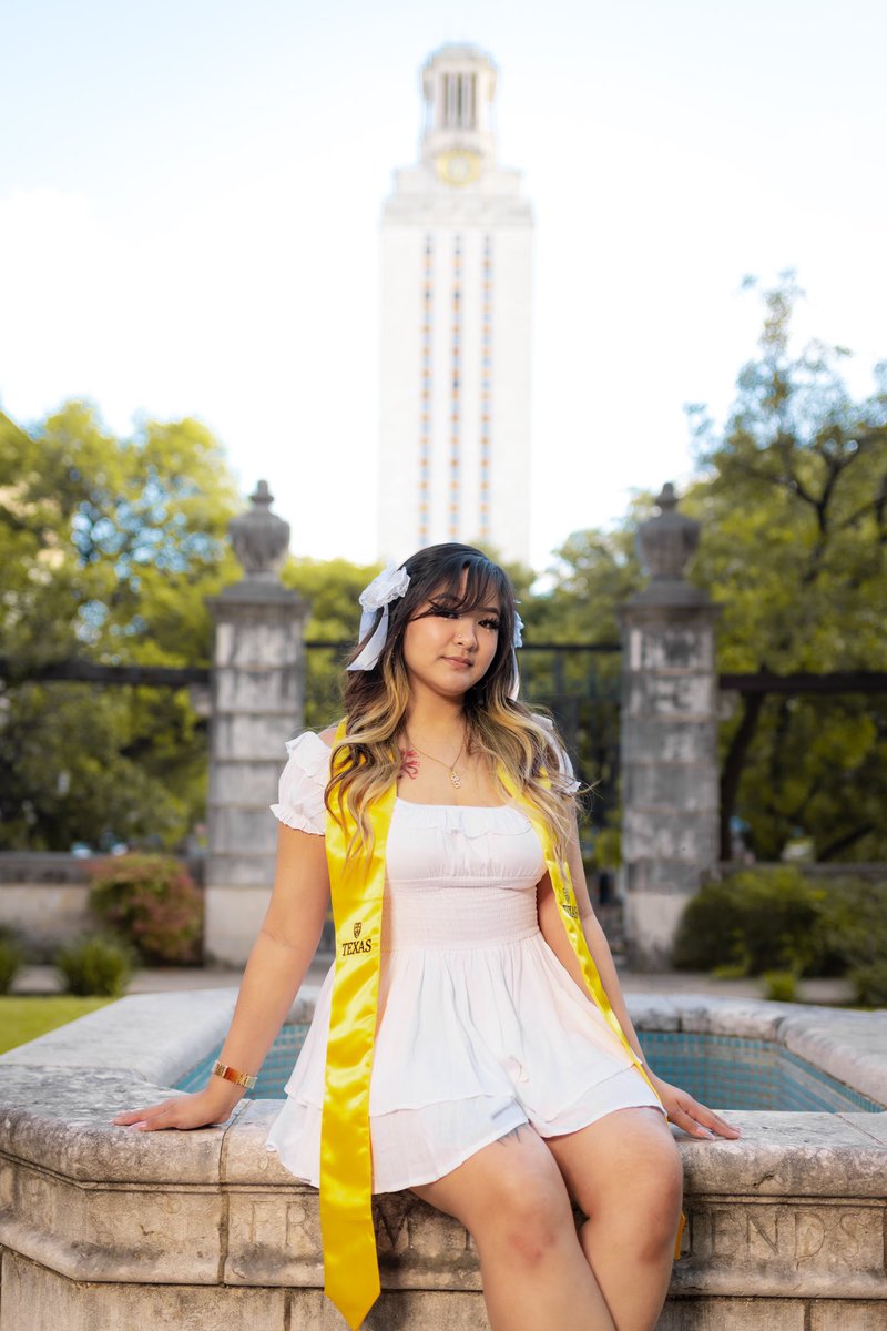 RowannKatrinaa's tweet photo. In less than 1 day… Texas will officially be my ex! 

I will be receiving my B.S. in Textiles &amp; Apparel Design with a minor in Entrepreneurship 

I plan to be the creative director of my own fashion house someday 🤞🏽

#TexasEx #UT22 🧡

Photographer: @Akins_b1 https://t.co/CXDsXkeMIj