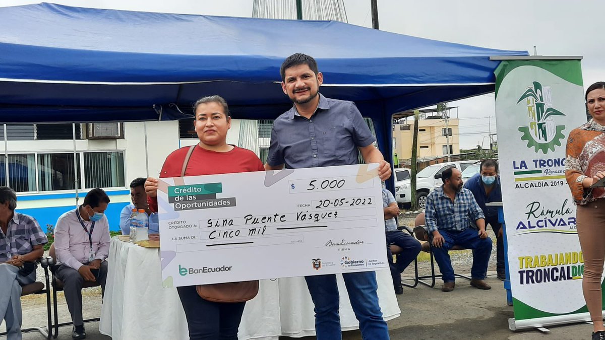 riwilo2002's tweet photo. A La Troncal junto a @BanEcuadorBP y a @AgriculturaEc el #GobiernoDelEncuentro ha llegado con el #CréditoDeLasOportunidades, cacao, legalizaciones y entrega de personería jurídica a varias organizaciones.

Hemos puesto #LaCasaEnOrden y continuamos con la reactivación económica. https://t.co/XEygYjPw1M
