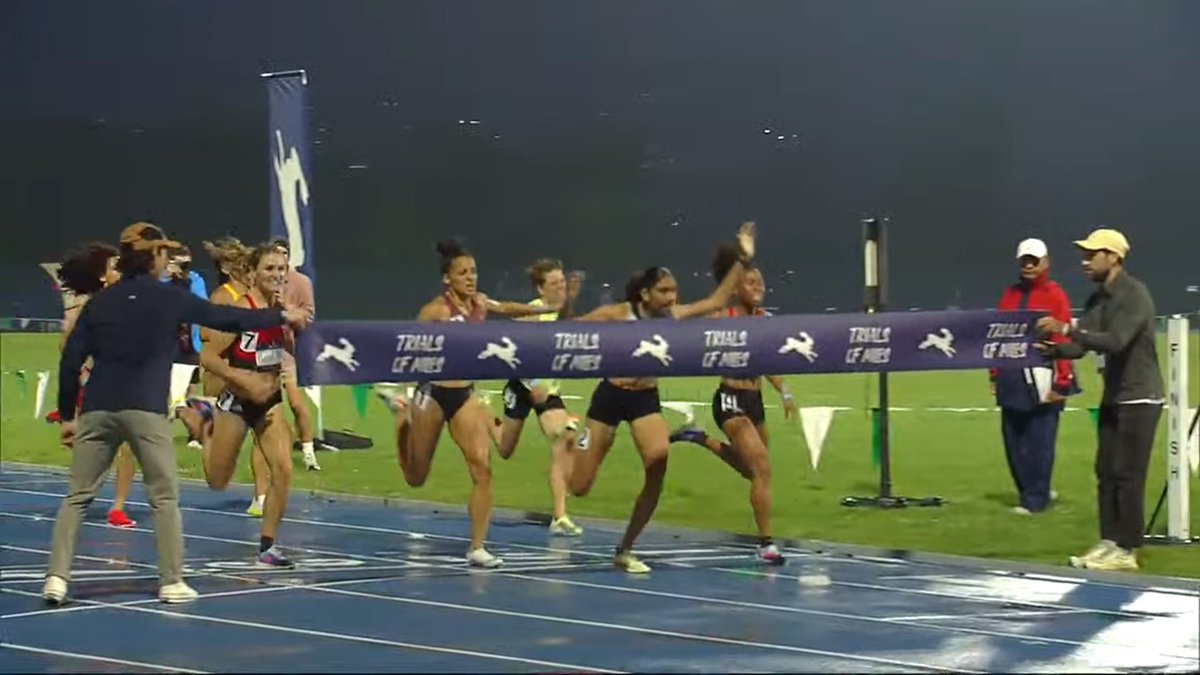 jgault13's tweet photo. Wow! Juliette Whittaker becomes just the second high school girl to break the 2:00 barrier in the 800, running 1:59.80 to win at the Track Night NYC Meet.

Only Mary Cain (1:59.51) has gone faster. What a night for high school 800m running. https://t.co/kA8MHC2ve8