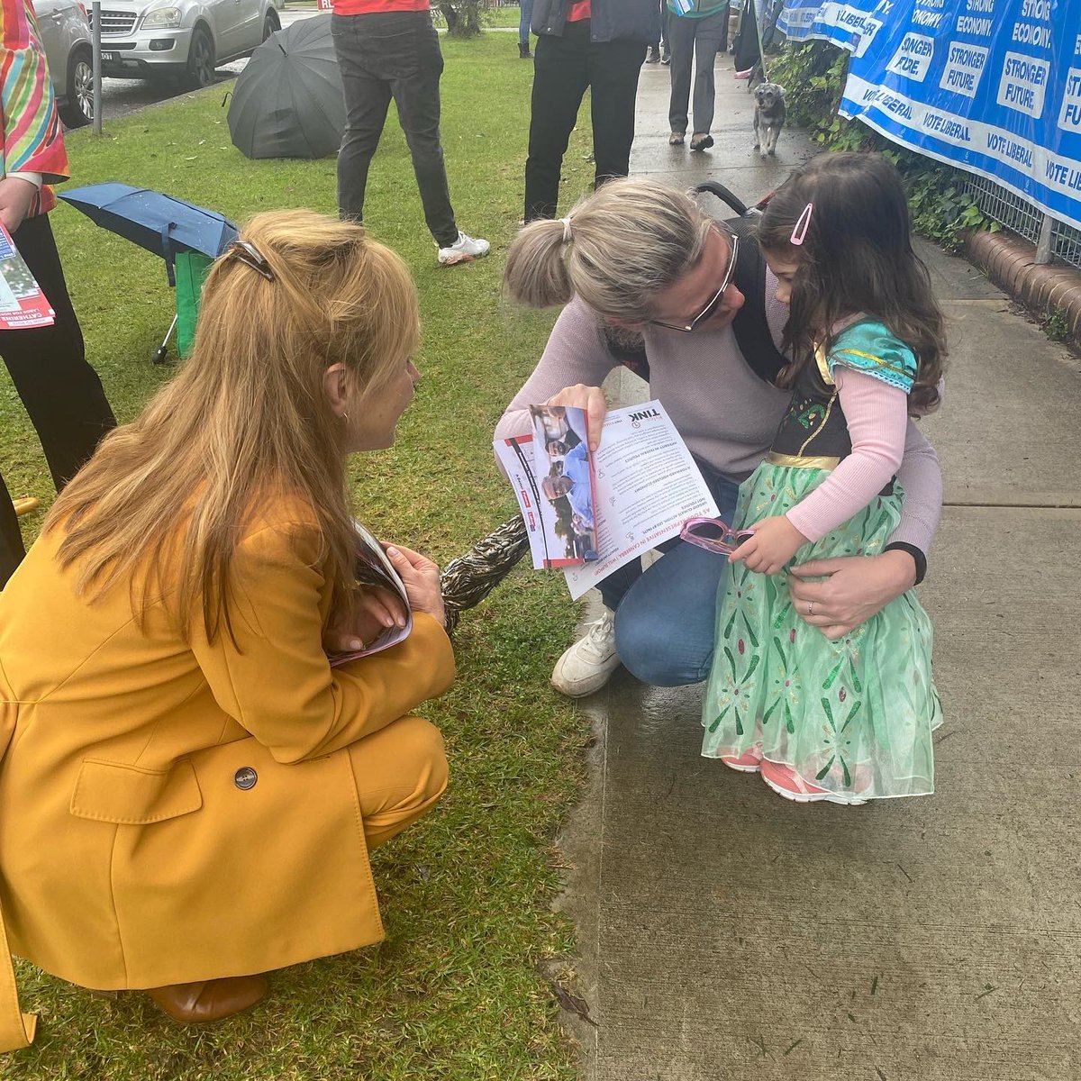 renshawcat's tweet photo. Youngsters like these are exactly why I stepped up as a candidate. They deserve a better future, and I’ve promised them that if elected, I will fight for this every day. #AusVotes22 https://t.co/oqOUUE8awd