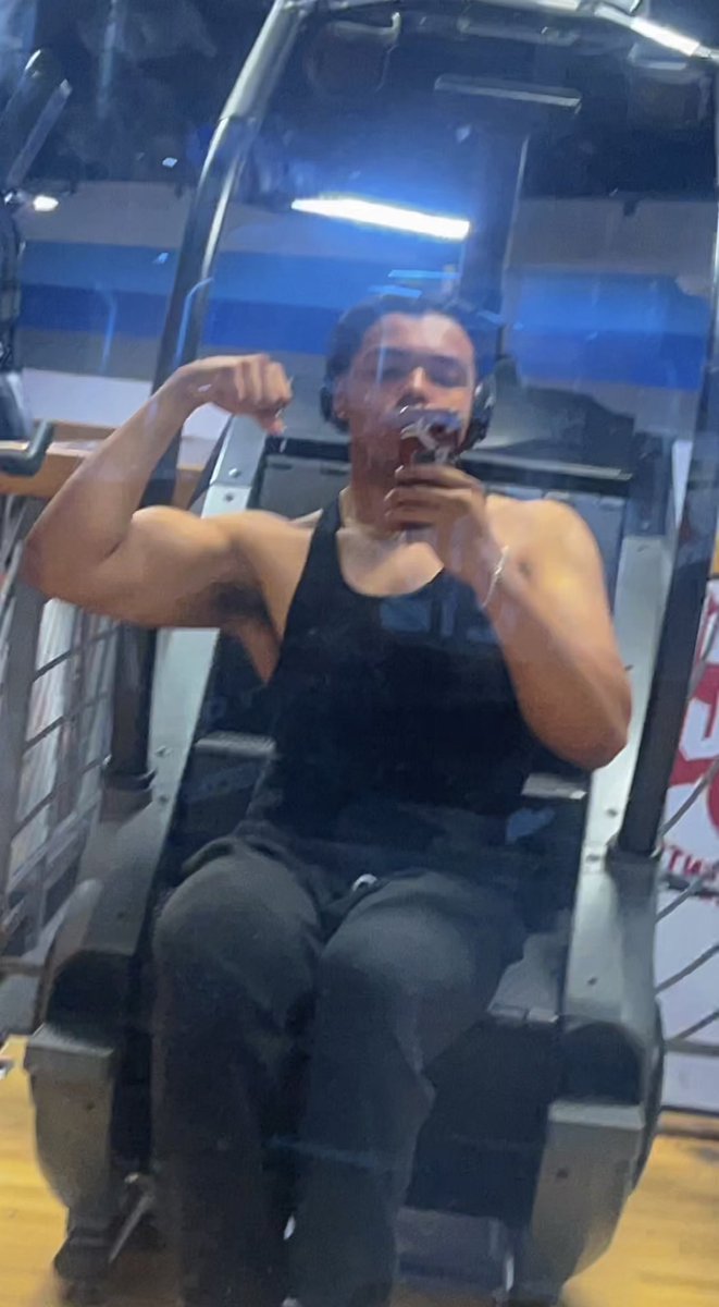 ReallyOmars's tweet photo. summer cut is gonna be insane https://t.co/AAc0uEinUK
