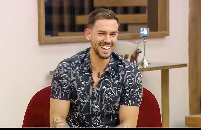 luismicastros's tweet photo. Hola!regresamos mejor que nunca 🖤✨😊 https://t.co/mqKScbI70H