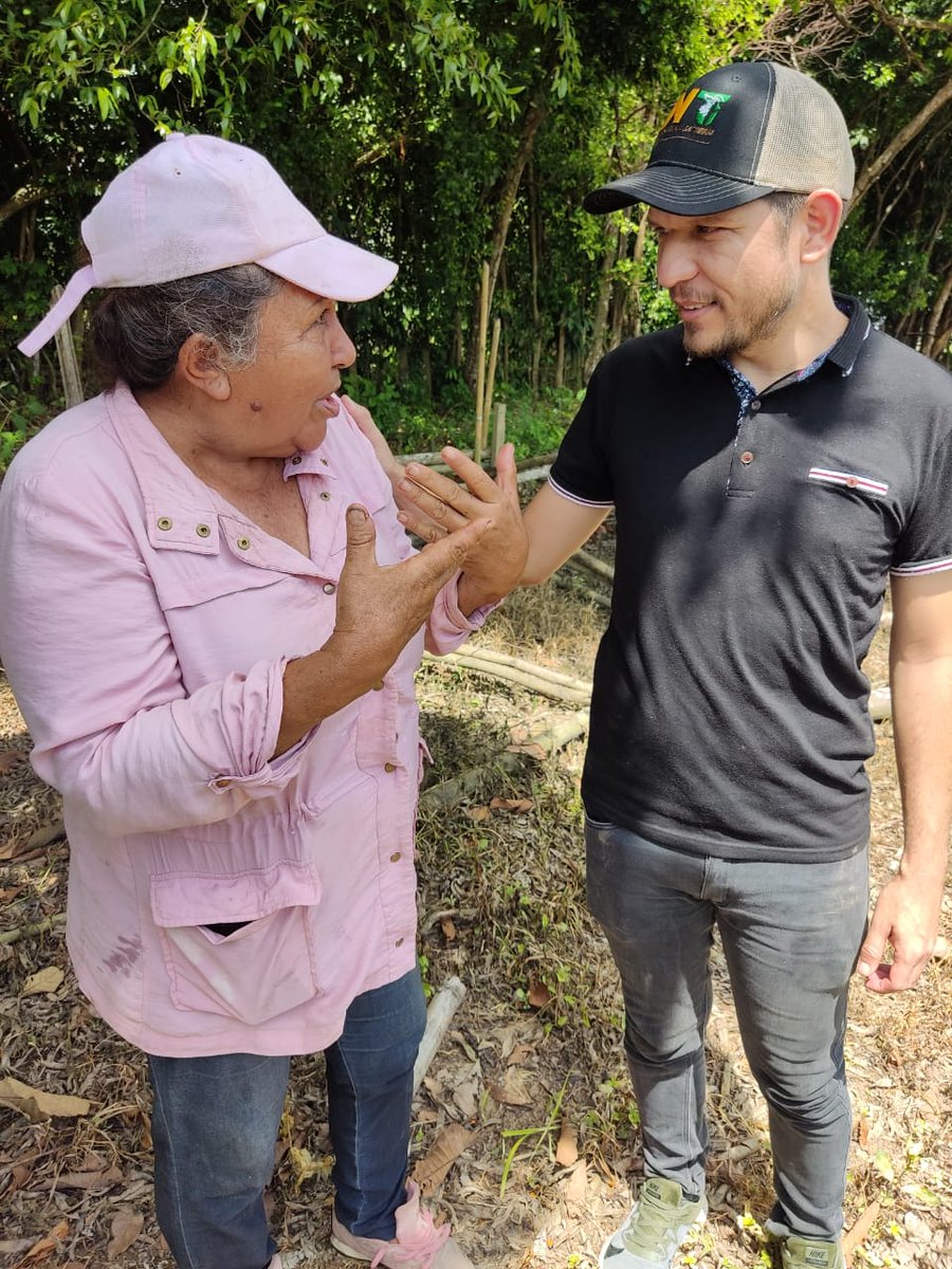 davidjhg's tweet photo. Hace un año caminábamos las tierras de El Caimán buscando soluciones a un conflicto. Hoy celebramos 4 años de la reelección del Pdte. @NicolasMaduro cumpliendo la palabra con los campesinos reubicados en Los Guaruries, demostrando que es posible producir para la patria, en paz. https://t.co/AUUOCqDoLC