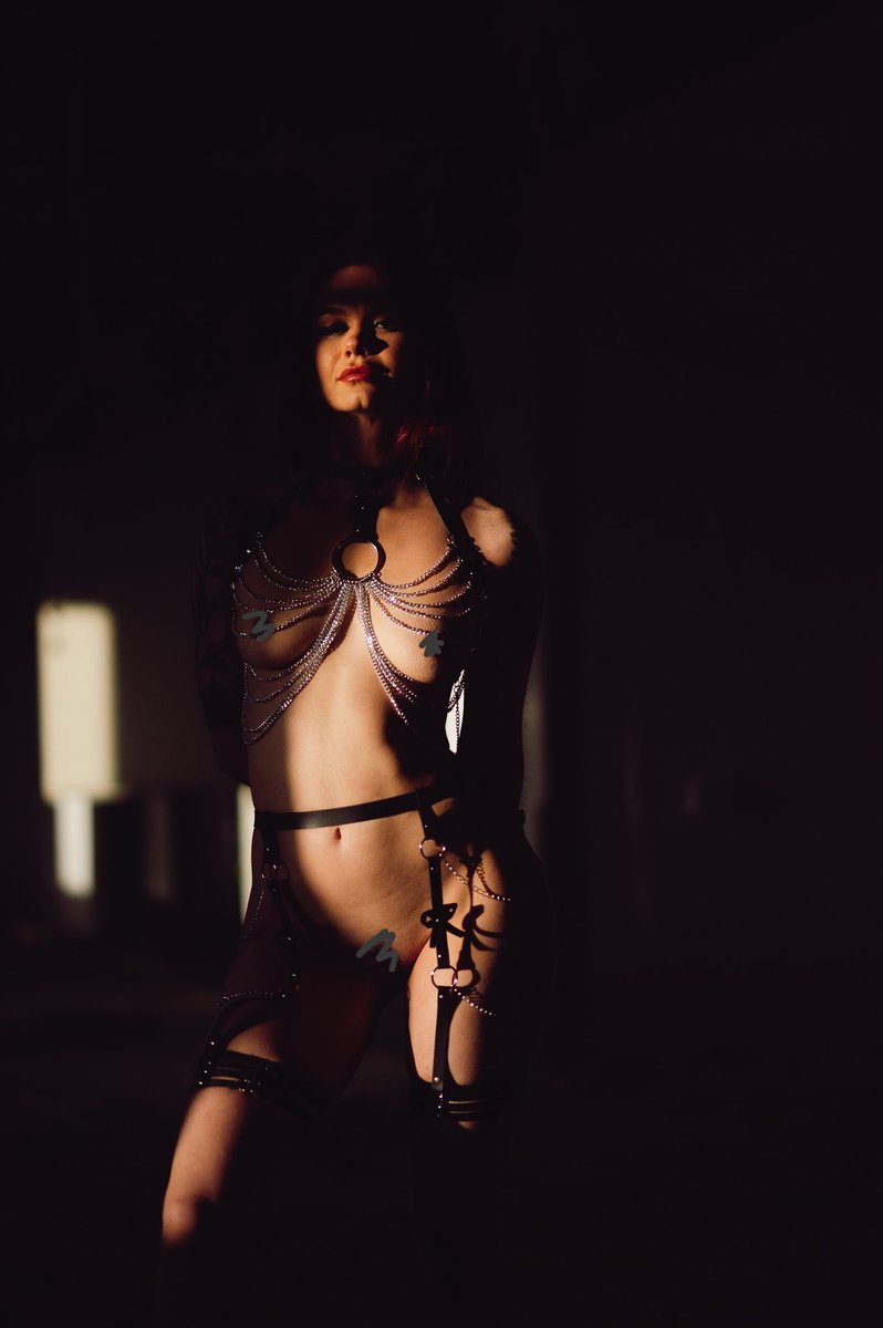 Slinky_Vixen's tweet photo. In awe with these photos from my latest photoshoot 😍
Uncensored are available on my spicy page 😊🌶️
Captured by gpimagez https://t.co/lrtw17idrw