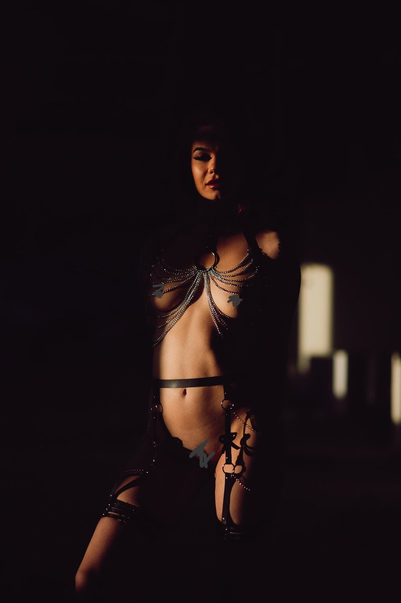 Slinky_Vixen's tweet photo. In awe with these photos from my latest photoshoot 😍
Uncensored are available on my spicy page 😊🌶️
Captured by gpimagez https://t.co/lrtw17idrw