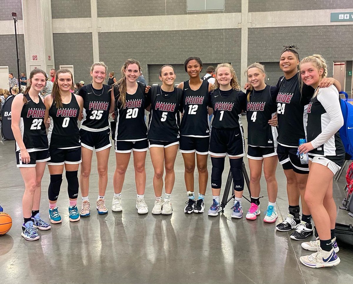 KyleShipleyk's tweet photo. 2024 @TNTeamPride squad opens up with a W in The Classic (Louisville, KY)🏀 A total team effort😤Tons of competition in our pool💯 Excited for our opportunity to get better tomorrow 💯🔥 #TTPFamily https://t.co/53PZYG53y5
