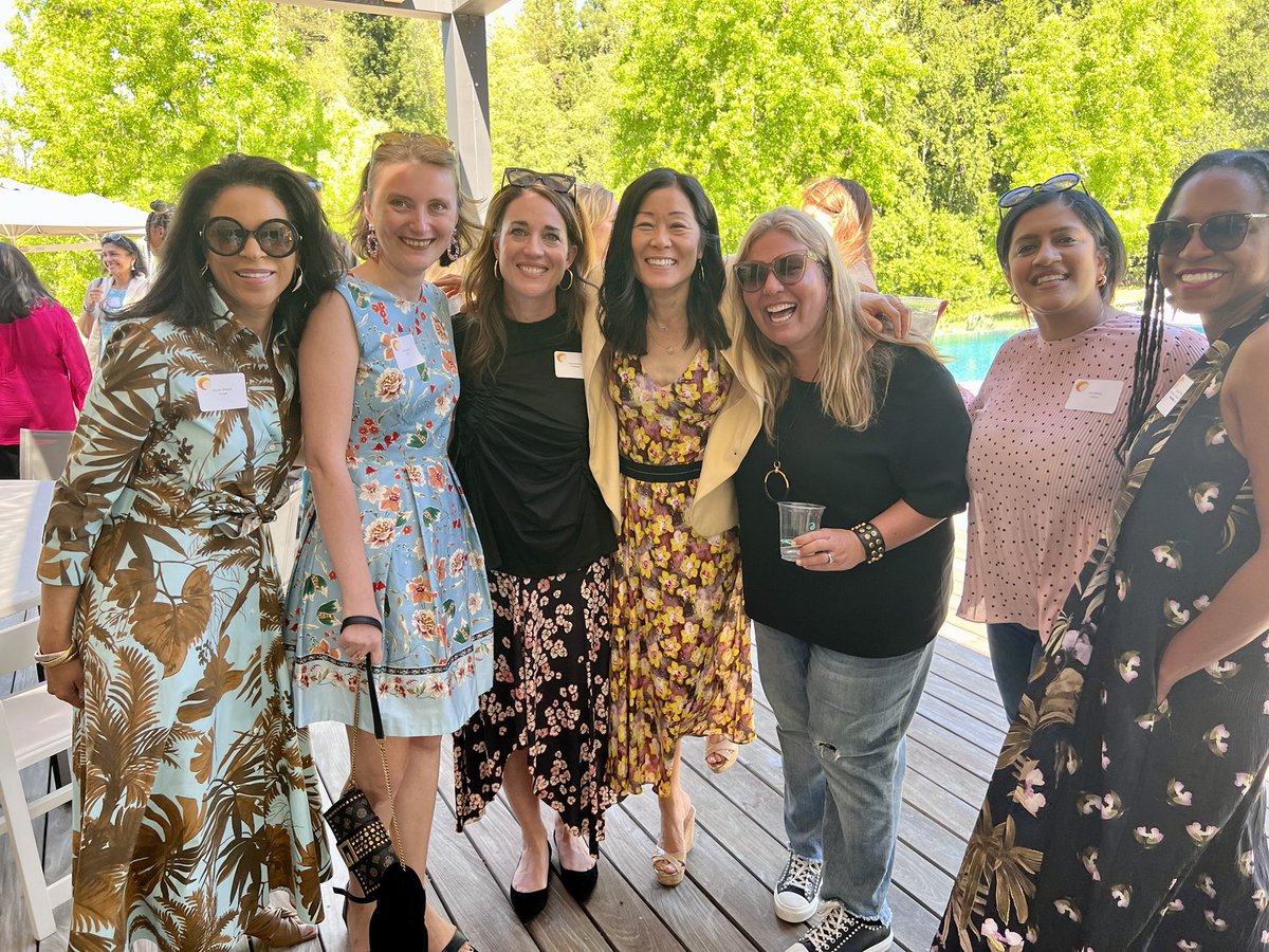 mallun's tweet photo. #WhenOperatorsDoVenture, this is what your AGM and board meetings look like. ❤️🧡💛#OperatorsRock #RiseTheTide @OperatorCollect @LeylaSeka @efr_schultz @dscheinm @sbp04 @TechTekedra @gomez3_elena @chughesjohnson @MagdalenaYesil @dinimehta @AmbrosiaVert @PamKostka @AnnaChingChing https://t.co/su8GDwqbAw