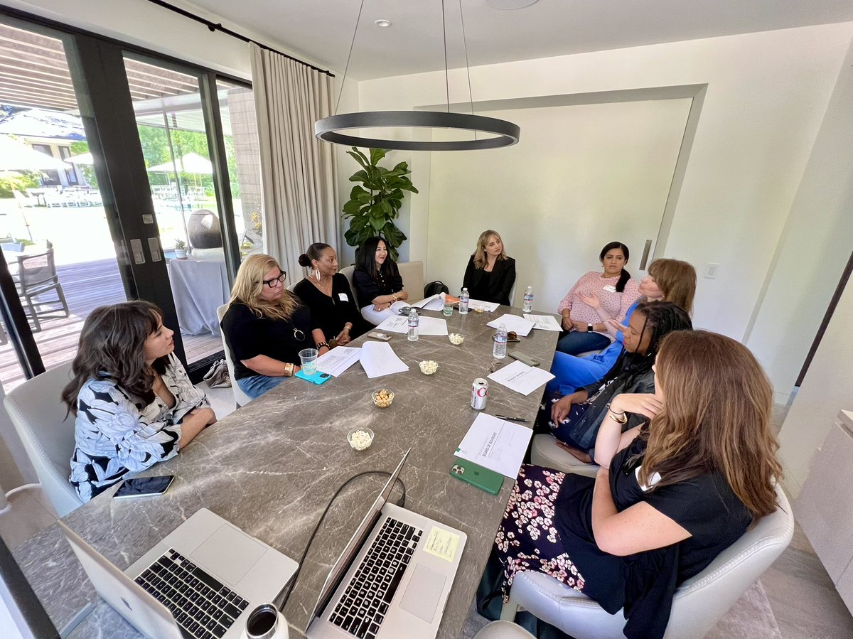 mallun's tweet photo. #WhenOperatorsDoVenture, this is what your AGM and board meetings look like. ❤️🧡💛#OperatorsRock #RiseTheTide @OperatorCollect @LeylaSeka @efr_schultz @dscheinm @sbp04 @TechTekedra @gomez3_elena @chughesjohnson @MagdalenaYesil @dinimehta @AmbrosiaVert @PamKostka @AnnaChingChing https://t.co/su8GDwqbAw