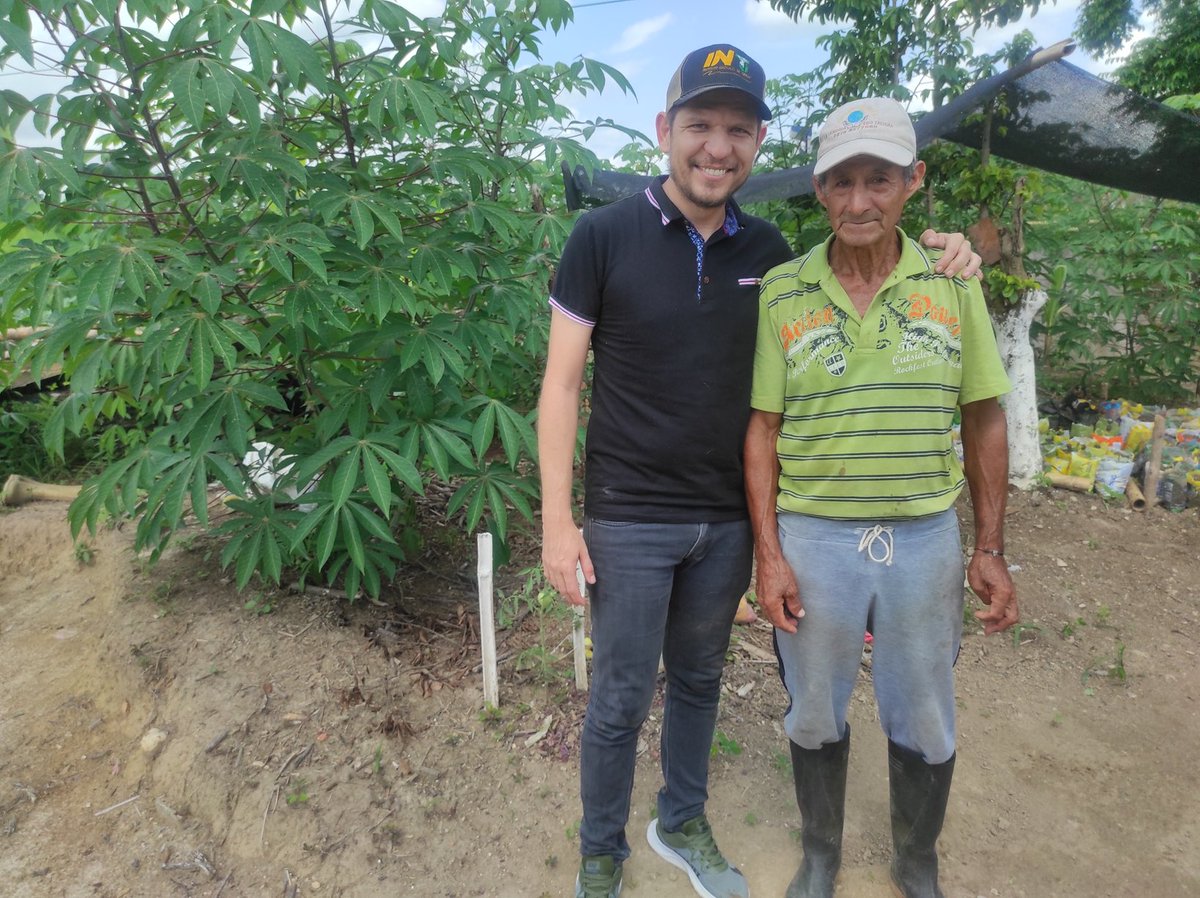 davidjhg's tweet photo. Hace un año caminábamos las tierras de El Caimán buscando soluciones a un conflicto. Hoy celebramos 4 años de la reelección del Pdte. @NicolasMaduro cumpliendo la palabra con los campesinos reubicados en Los Guaruries, demostrando que es posible producir para la patria, en paz. https://t.co/AUUOCqDoLC