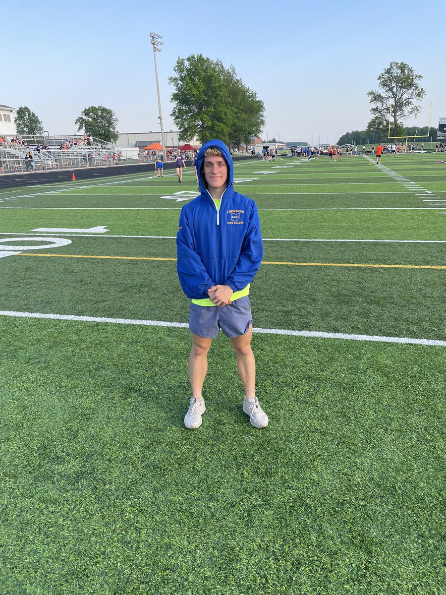 Congrats freshman Kreston Tow placing 3rd in the 800 in 2:01.84. Qualifies for Regionals. New Freshman record.