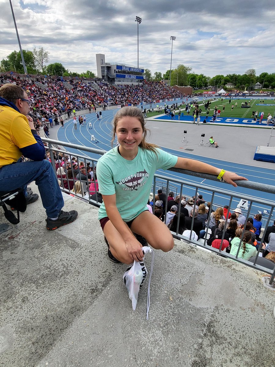 MVGTF1's tweet photo. Distance Medley team of Quam, Dougherty, Meester, and Swart place 4th in 4:13.78!  Laura Swart runs a PR of 68.28 to place 9th in the 400 hurdles!  4x400 of Dougherty, Quam, Swart, and Meester qualify for the finals in 6th in 4:04.80! Wow. https://t.co/PkyBgFWIFz