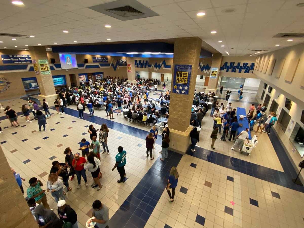 ambyclink's tweet photo. Our Class of 2022 @cycreekhs had a great Senior Breakfast, grad rehearsal and cap/gown distribution! Can’t wait to see everyone at PROM tomorrow night! #AHHCC @VSnokhous  @MGeorgeCFISD @jenna_box @cycreekstuco https://t.co/N9Zm51a6Kh