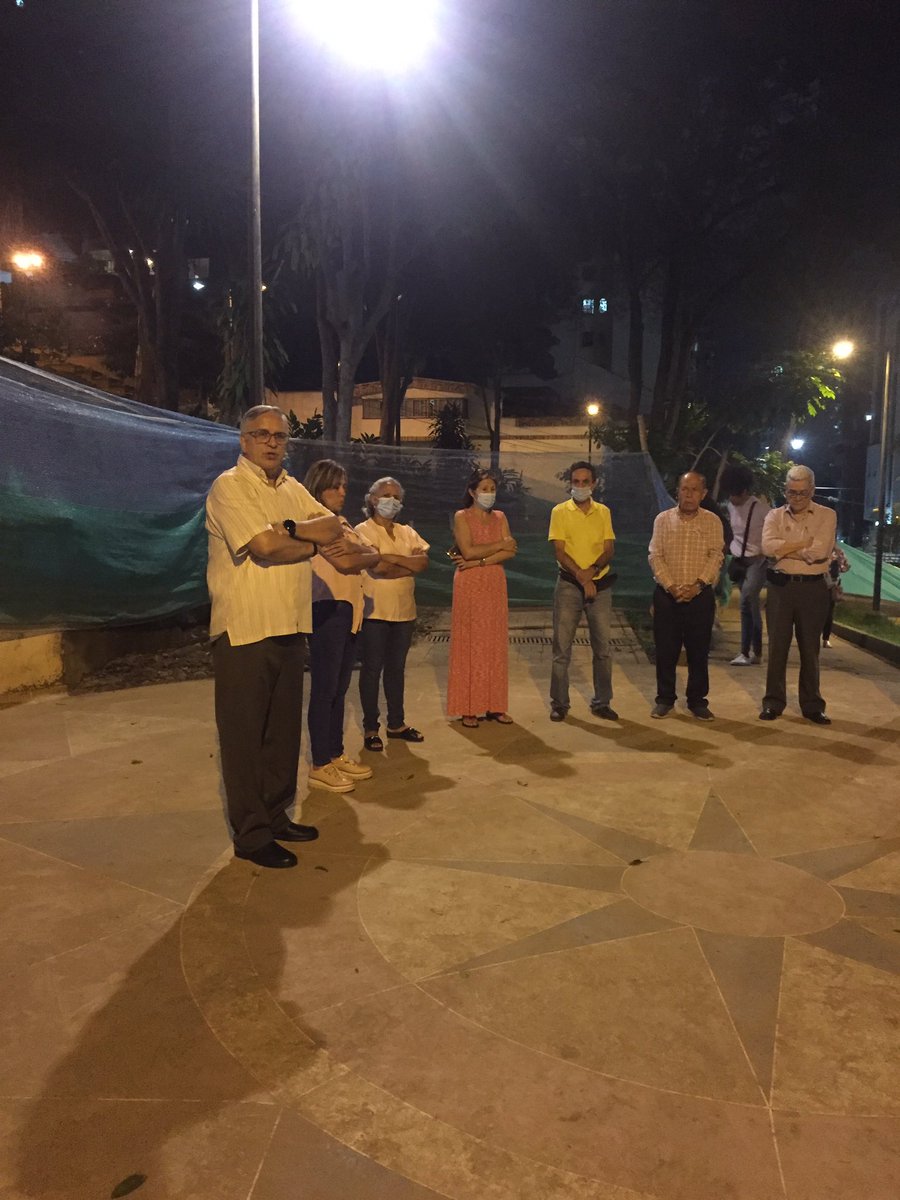 bga_unida's tweet photo. La junta de acción comunal de cabecera reunida en estos momentos en la búsqueda de la recuperación del parque los satrapies que en la actualidad está dominada por la delincuencia @CaracolBga https://t.co/p8OqBCLbt0