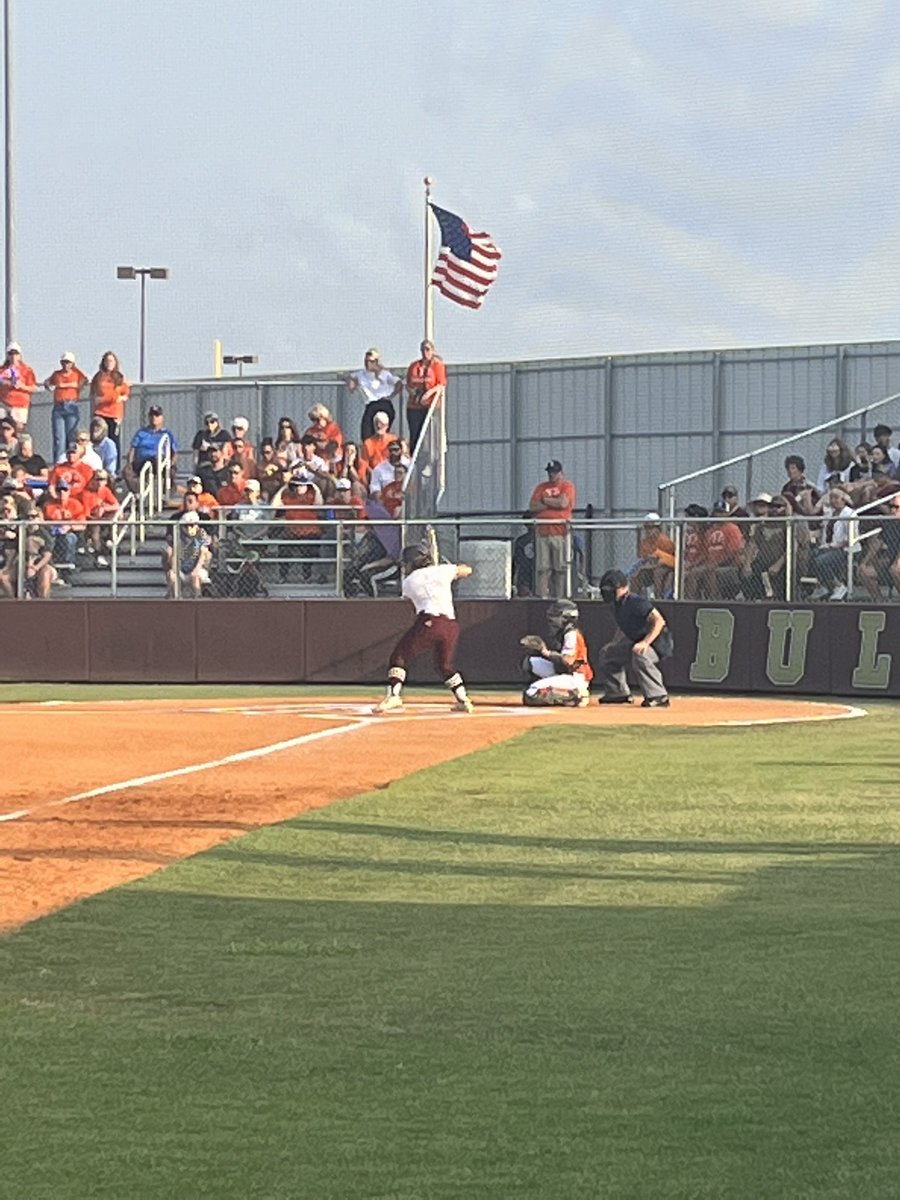 dpisdathletics's tweet photo. A two run jack by Emma Overla extends Deer Parks lead to 4-0, middle of the 4th inning. https://t.co/43b7bjsbMA
