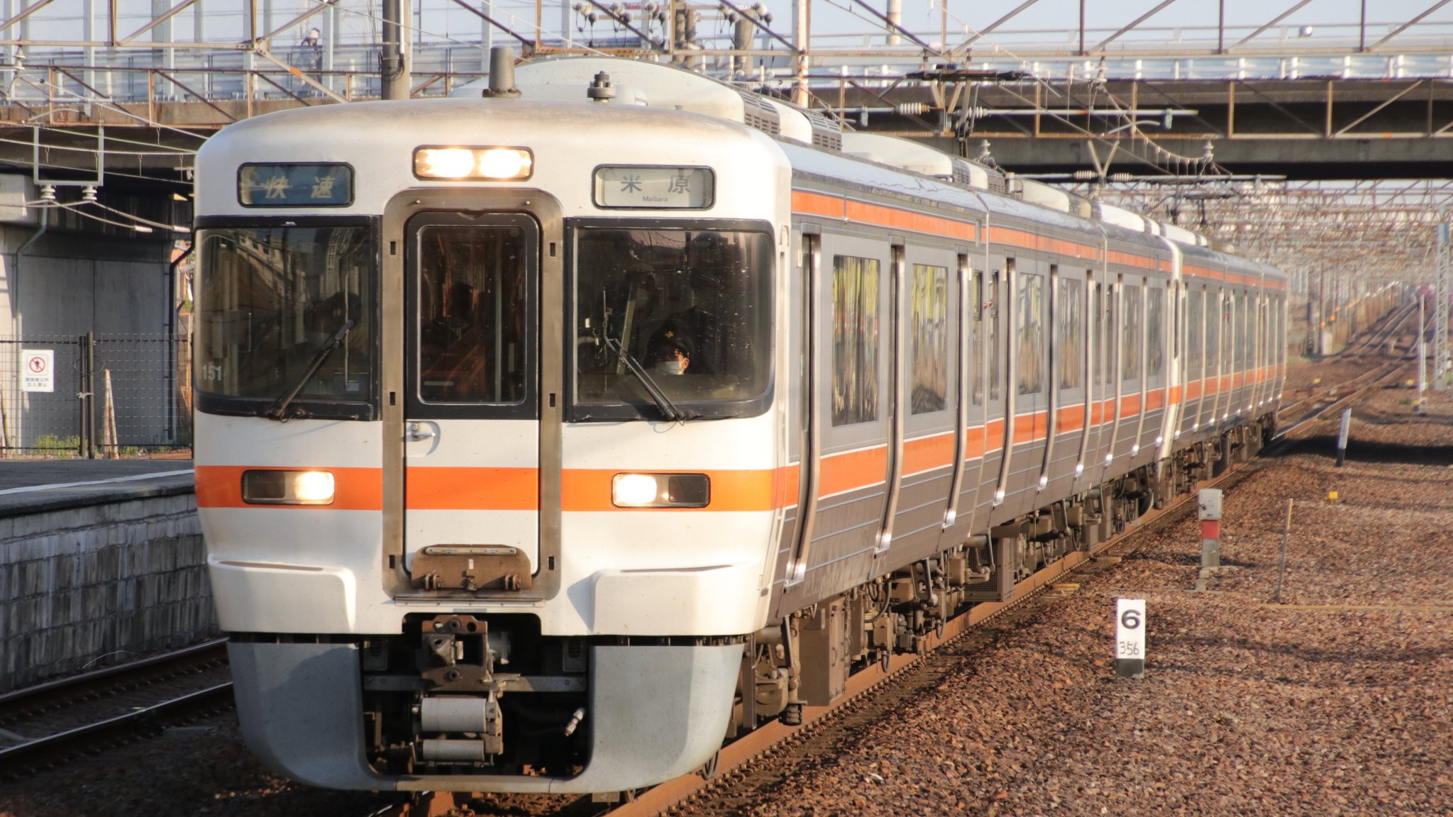 JR東海 JR東海大垣車両区313系1600番台J161編成＋1500番台J152編成