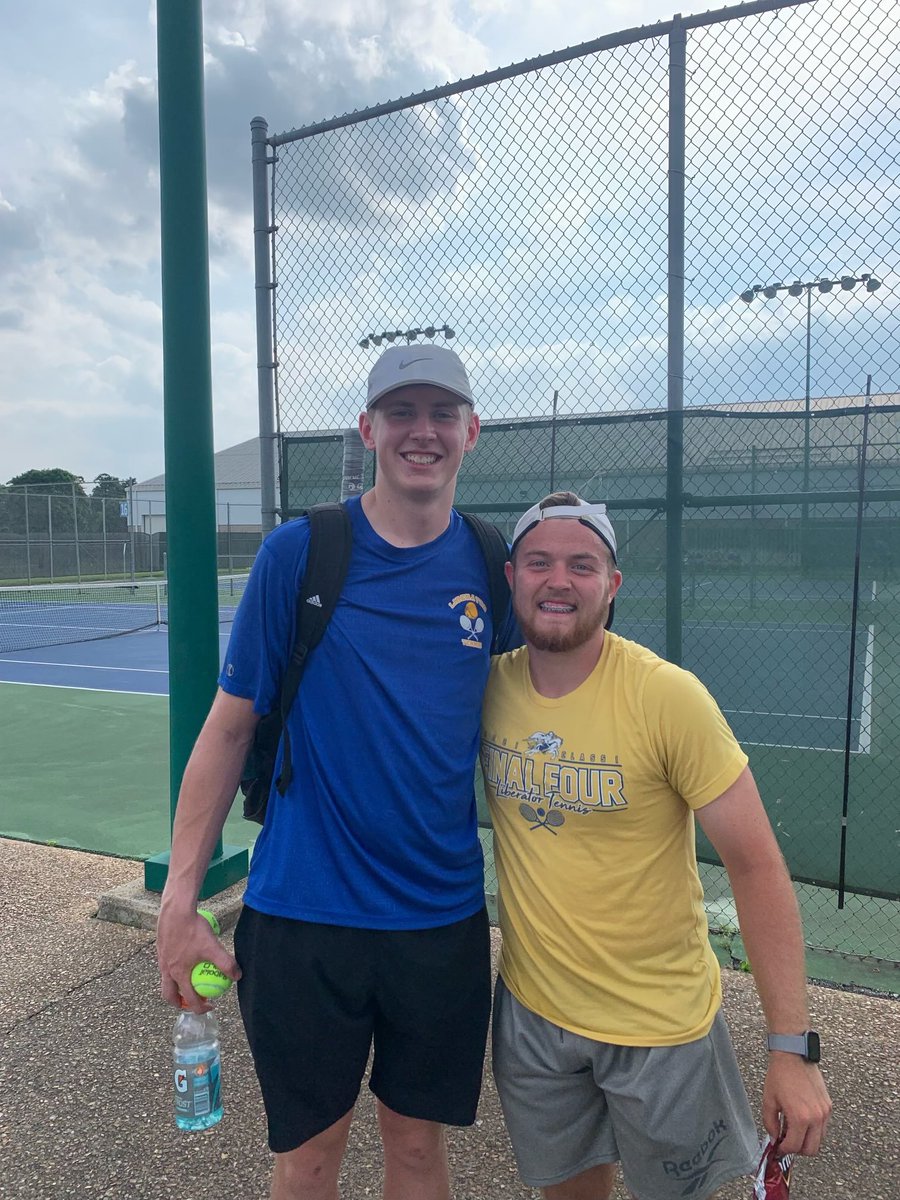 JamieMa43488273's tweet photo. Lathan and Kyle advanced to the final 4 tomorrow in doubles!!!         🎾💙💛 https://t.co/ptneiHkGFc