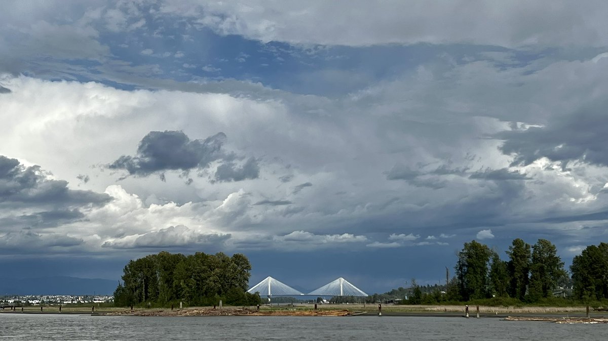 RyanVoutilainen's tweet photo. 2nd widest #cablestayed #bridge in the world the #PortMannBridge linking #Coquitlam #BC &amp; #Surrey #BC glowing w/ the dark #Cumulonimbus/#Thunderstorm #cloud in the background making for contrast. 5:45p PT 

#ShareYourWeather #BCwx #BCstorm @weathernetwork @KyleTWN @jwhittalTWN https://t.co/CNR6g6T789