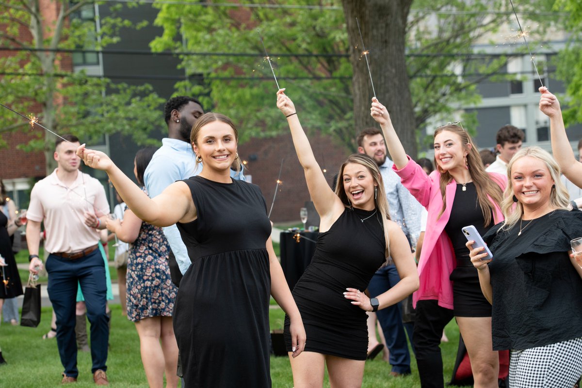 wjcollege's tweet photo. A toast to W&amp;J's Class of 2022! https://t.co/cenkoQJf65