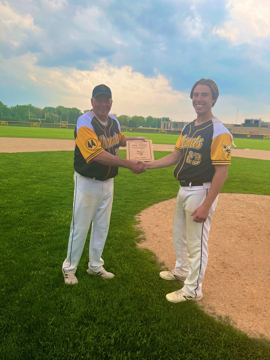 HinsdaleSouthAD's tweet image. Varsity Baseball
Hinsdale South 6
Leyden 5

Congrats to Coach Hoel on his 500 win!!