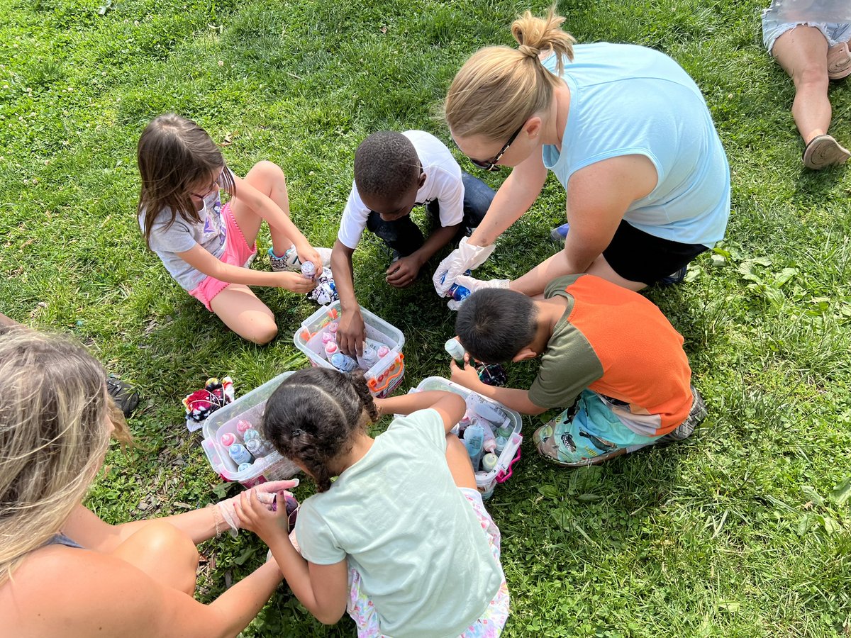 KellisonKinder's tweet photo. Kindergarten Celebration/Picnic!🎉🎓  🎈Balloon pop countdown was pizza party!!!🍕9 days left!!! https://t.co/Q79UXoQvOm