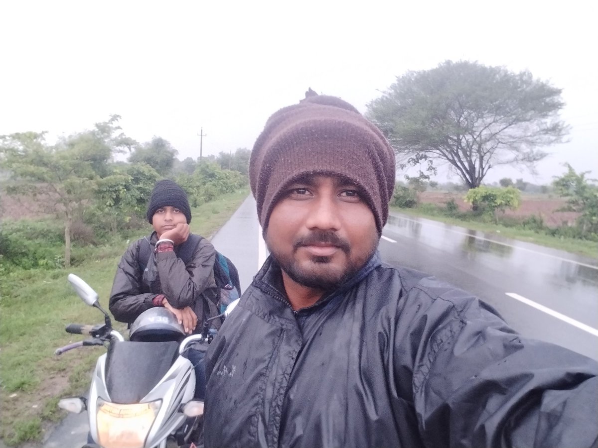 KicchaAshok's tweet photo. @BCNagesh_bjp @s__matandoor @CMofKarnataka ಮಾನ್ಯ So called ಶಿಕ್ಷಣ ಮಂತ್ರಿಗಳೇ ಇವಾಗ್ ನನ್ ಬಳಿ ಇರೋದ್ ಕೇವಲ ಎರಡೂವರೆ ತಾಸು ಇಲ್ಲಿಂದ ಇನ್ನೂ ನೂರಹತ್ತು ಕಿಲೋಮೀಟರ್ ಹೋಗಬೇಕು. ಮಳೆ ನಿಲ್ಲುವ ಹಾಗಿಲ್ಲ. ಬಸ್ಸುಗಳು ಇಲ್ಲ. In time ಗೆ ಪರೀಕ್ಷೆ ಗೆ ಹಾಜಾರಾಗದೇ ಆಬ್ಸೆಂಟ್ ಆದ್ರೆ ಅದಕ್ಕೆ ನೇರ ನೀವೆ ಹೊಣೆ. ನಿಮ್ಮ ಸರ್ವಾಧಿಕಾರ ಧೋರಣೆ ಮನಸ್ಥಿತಿಯನ್ನ ಸ್ವಲ್ಪ ಬದಲಾಯಿಸಿಕೊಳ್ಳಿ. https://t.co/wh2SJ5AyVH