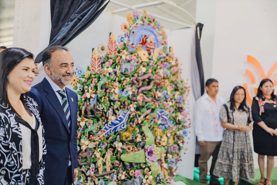 FerFlores_Emp's tweet photo. Gracias a todos los maestros artesanos del país que participaron en el Octavo Concurso Nacional de Alfarería "Árbol de la Vida", mi mayor reconocimiento a su labor. https://t.co/K8NBUDH0xx