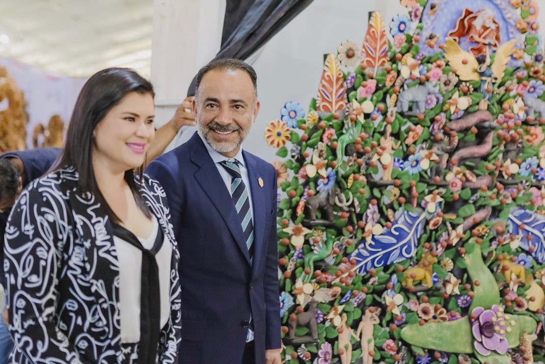 FerFlores_Emp's tweet photo. Gracias a todos los maestros artesanos del país que participaron en el Octavo Concurso Nacional de Alfarería "Árbol de la Vida", mi mayor reconocimiento a su labor. https://t.co/K8NBUDH0xx