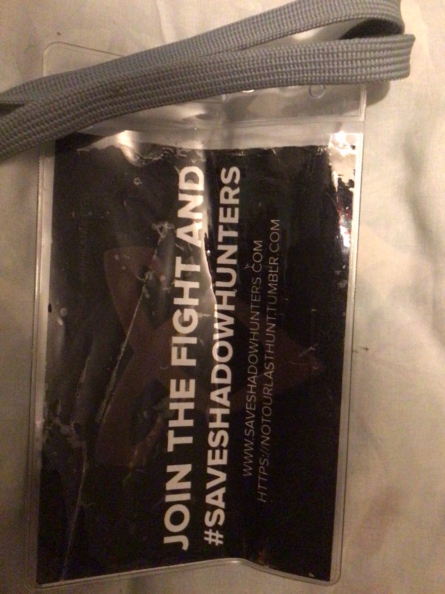 marykatefolan's tweet image. looking for travel documents is a reminder of what a huge hoarder i am, keeping every single thing from past #shadowhunters cons, all carrying special memories ofc #thos2 #thosbe #thos3