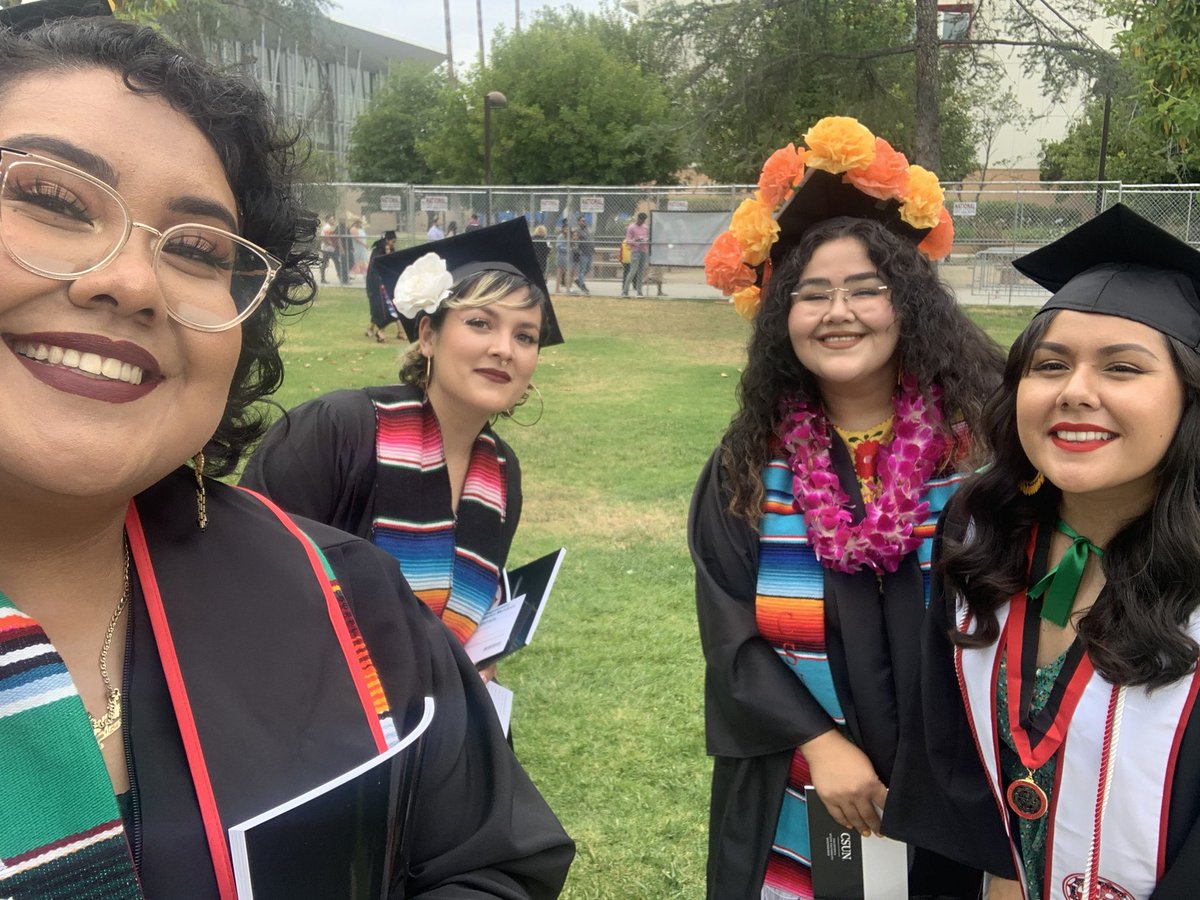 lala_lizzie_'s tweet image. 1yr later but I walked on stage 👩🏽‍🎓 #DeafStudies #ChicanxStudies #CSUNGrad #SiSePudo