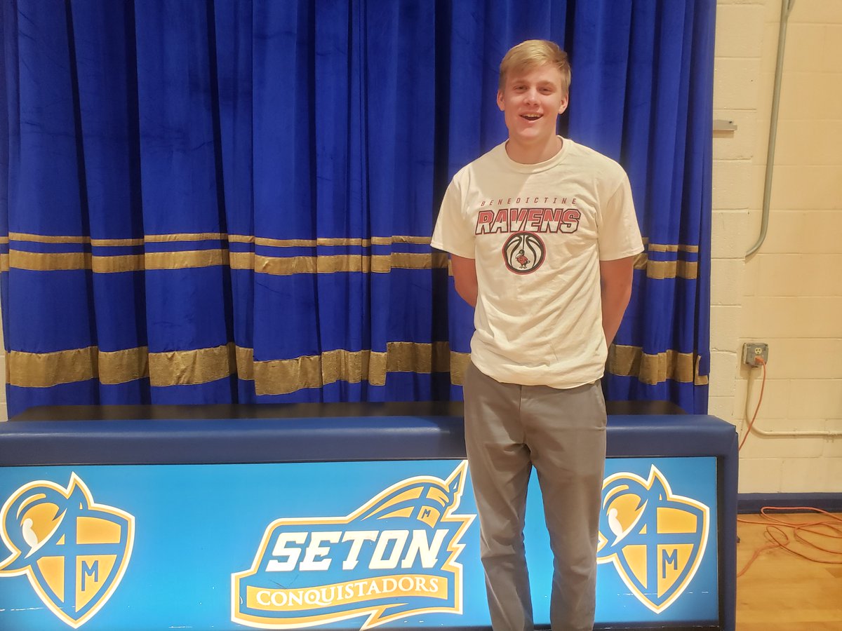 GmanJDub's tweet photo. The Seton Conquistadors happily announce talented senior Jack Vanderwoude will be playing basketball @ Benedictine College next year. Jack was 1st Team All State in basketball, scored over 1K points &amp; had many more accomplishments. Thanks, Congrats &amp; Much Future Success Jack! https://t.co/rTOiZmTHQm