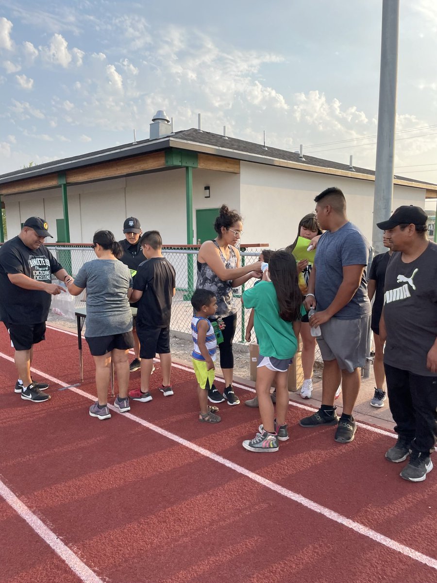 Stacy_gjohnson's tweet photo. Ended our day with a Bulldog walk in celebration of 150 years. Everyone that walked a mile received a commemorative 150 year water bottle. 2 winners of a fit basket. Big thanks to everyone that made it possible. #150yearsofexceedingexcellence @atagle10 @RamPena5 @BanqueteISD https://t.co/TUdI8cRyFX