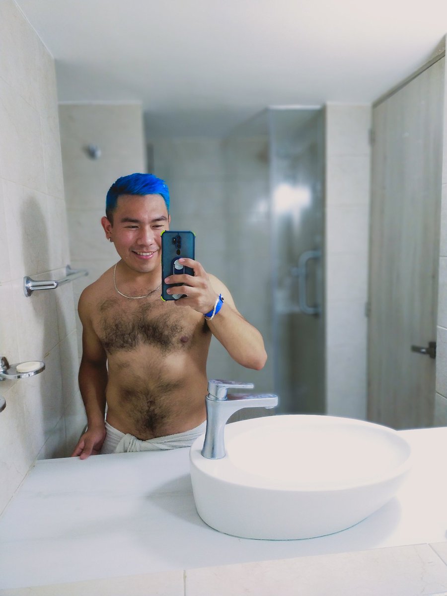 BryVan98's tweet photo. Estoy temblando de pensar que ya te tengo aquí a mi lado y prometo no soltarte de la mano. ✨❤️🫐 https://t.co/QcbZrWkfyC