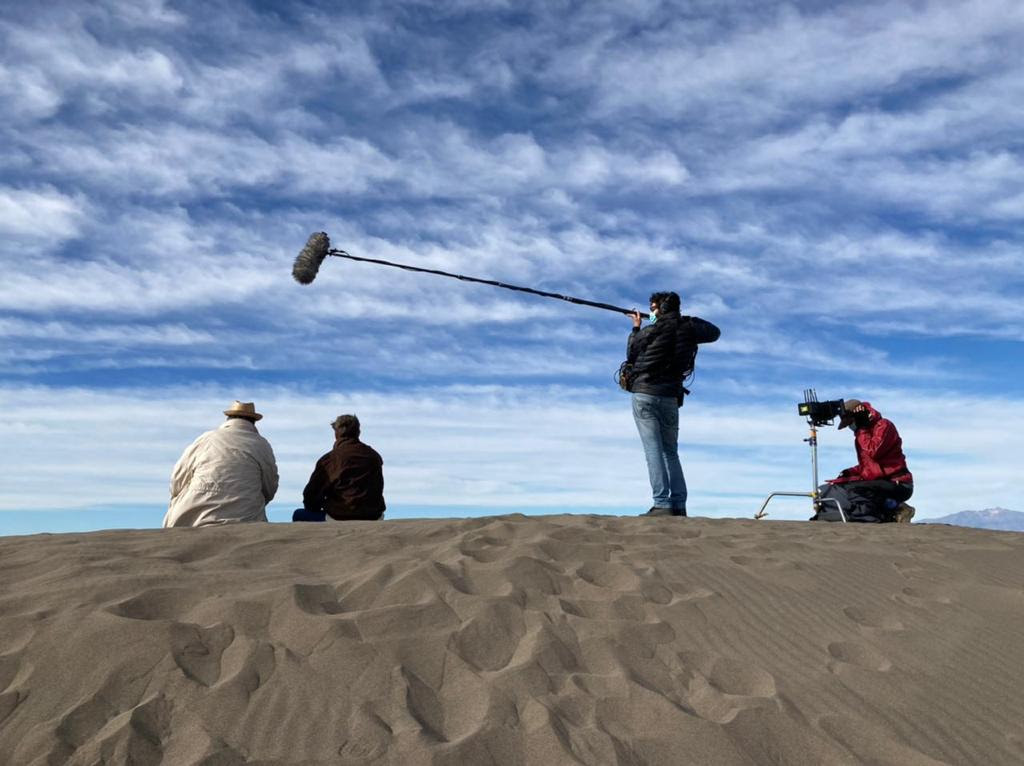 LaPostaCultural's tweet photo. #EntrevistaLPC
Conversamos con Sofía Toro Pollicino de "Río Films" sobre “Iosi, el espía arrepentido” que es la primera producción original de una plataforma que se filmó, en gran parte, en las dunas del Nihuil en San Rafael. https://t.co/raM1PrLQbi