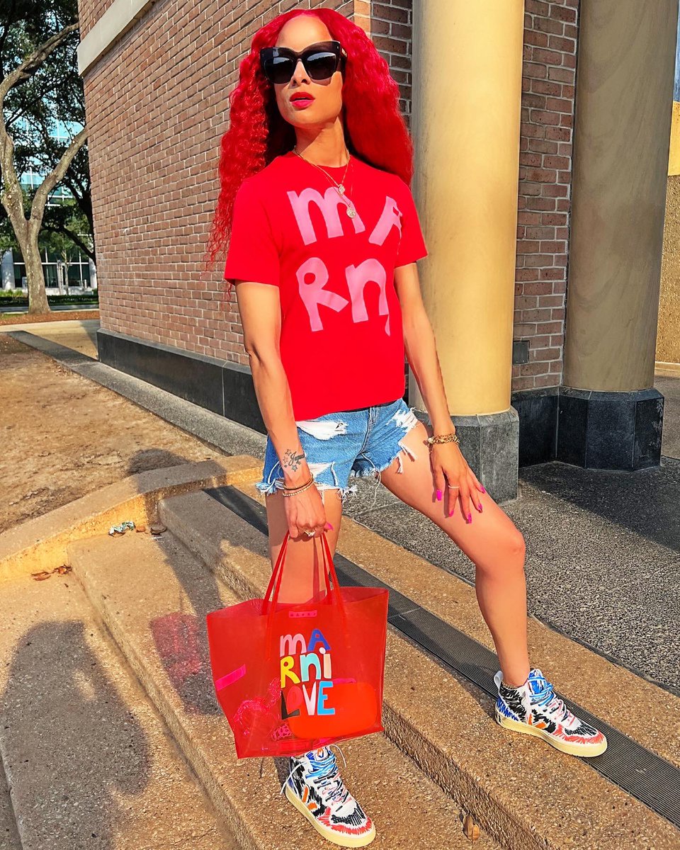 Jaguar__Jag's tweet photo. A year olderβ¦ A year colder π§ π§π§!! #CheersTo34Years #MarniOnMe 5/20 βοΈπ€π½π₯³ https://t.co/zDarmyeXQ0
