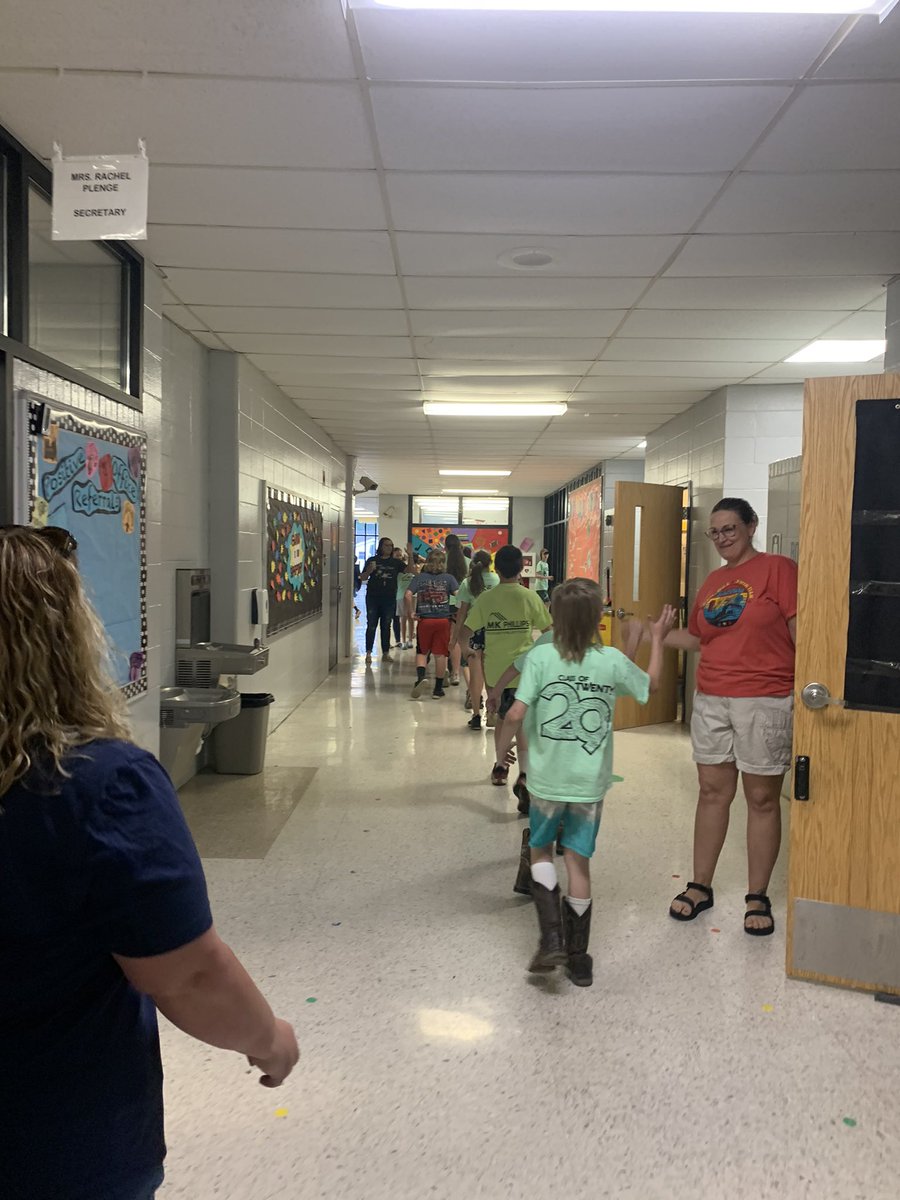 mrsparrishk5's tweet photo. Famous 5th graders at #bhawkel take their last walk through elementary!! What an amazing group of kiddos!🥹👏 #msbound #imnotcrying @ClarkCoIndians https://t.co/GvPgMVOJhQ