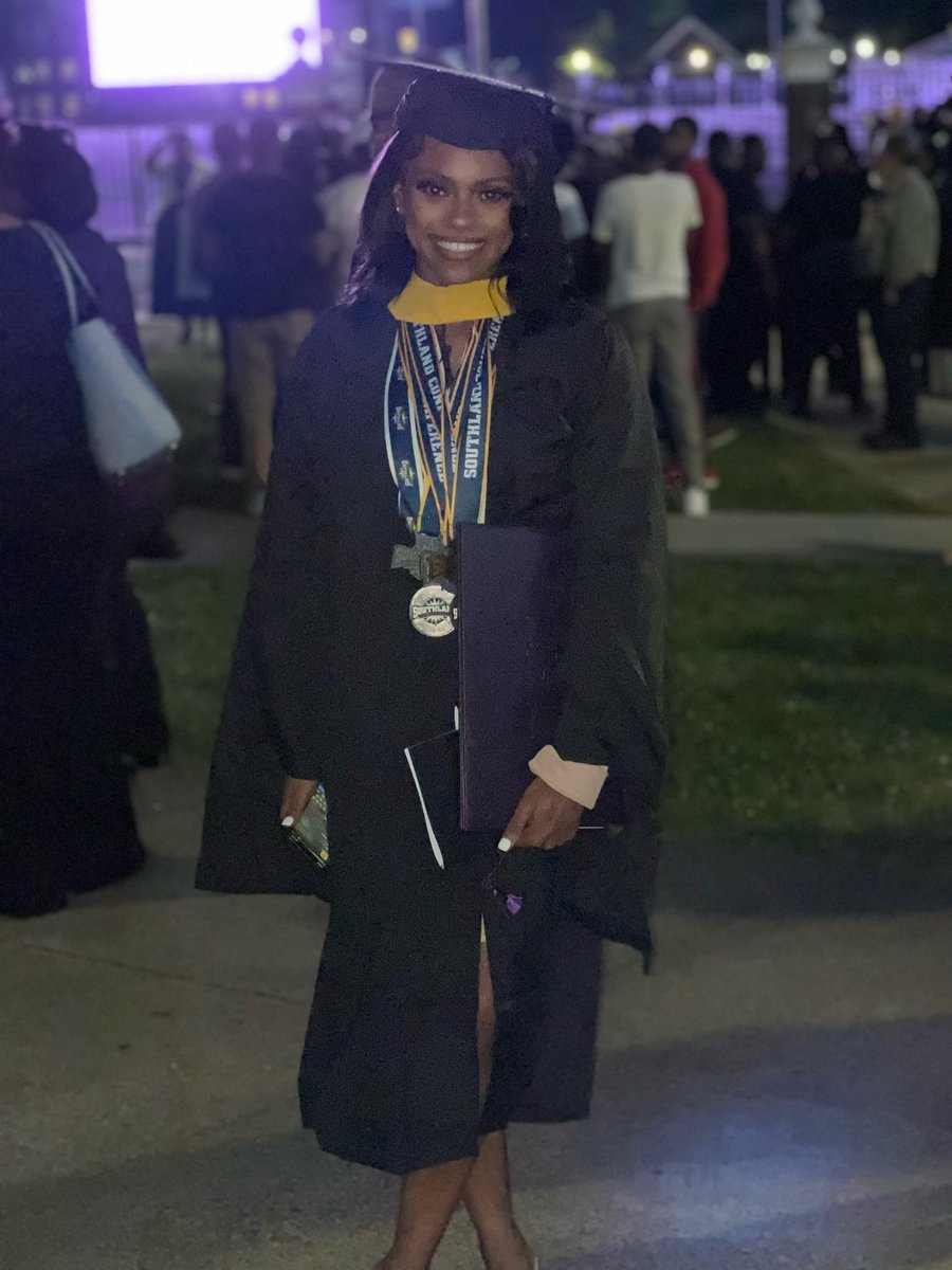 AjahRachell's tweet image. My post is two weeks late, but I got my masters, y’all!! 🎊🎓