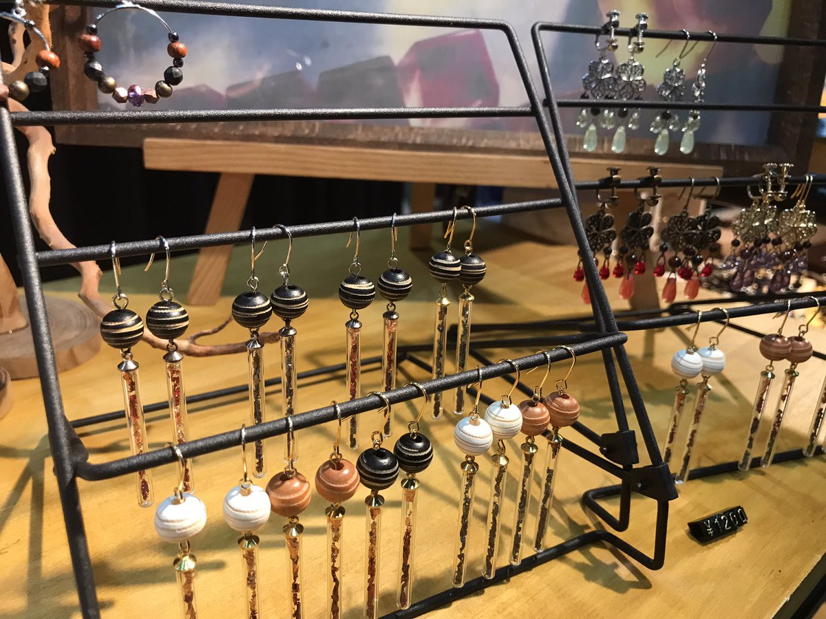 naturalontweet's tweet photo. みなさんこんにちは！
いきなりの久しぶりの出展です！

デザインフェスタ！

Naturalon は「自然を身に付ける」

をテーマにしたアクセサリーを販売しています！

#Naturalon #natural #デザインフェスタ55 #デザフェス #デザインフェスタ　#自然　#アクセサリー　#ガラス細工　#エスニック　#簪 https://t.co/I76nzJeSdF