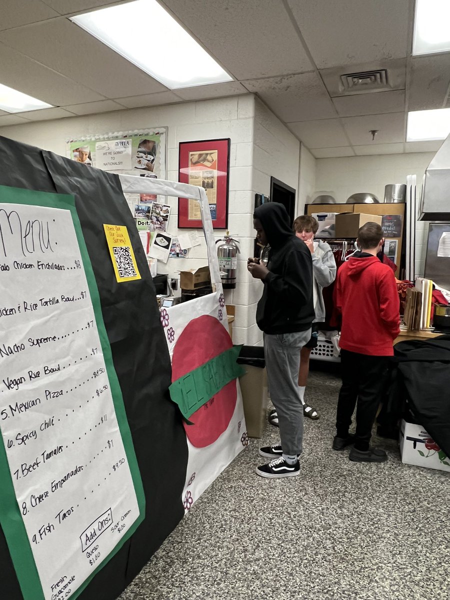 ChefVSunDevil's tweet photo. B Day SunDevil catering class had their dry run today with their food truck project- lots of great feedback from student volunteers! They will rework and tweak a few things and then offer a tasting to the Salem HS staff. @LeeaneTurnbull @JairoLPadilla @shsvbactivities https://t.co/T85v9hKwJF