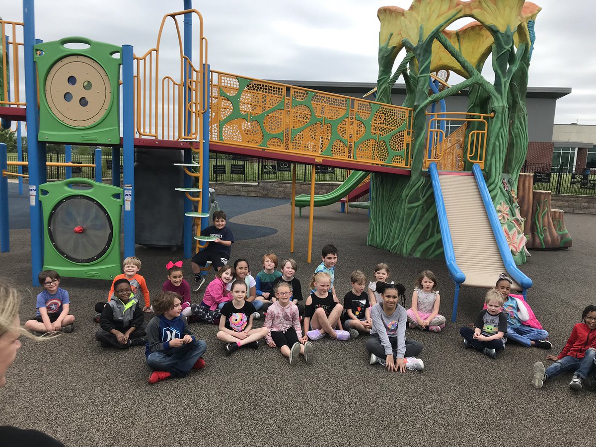 SJSDVirtual's tweet photo. K-2 Virtual Academy students had their end of year get together today!  We had so much fun playing and eating popsicles!  What a great afternoon! 💕 https://t.co/pHOpB8KCjw