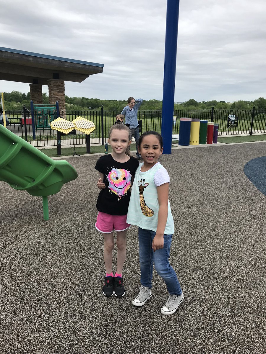SJSDVirtual's tweet photo. K-2 Virtual Academy students had their end of year get together today!  We had so much fun playing and eating popsicles!  What a great afternoon! 💕 https://t.co/gV0EHIkLdm