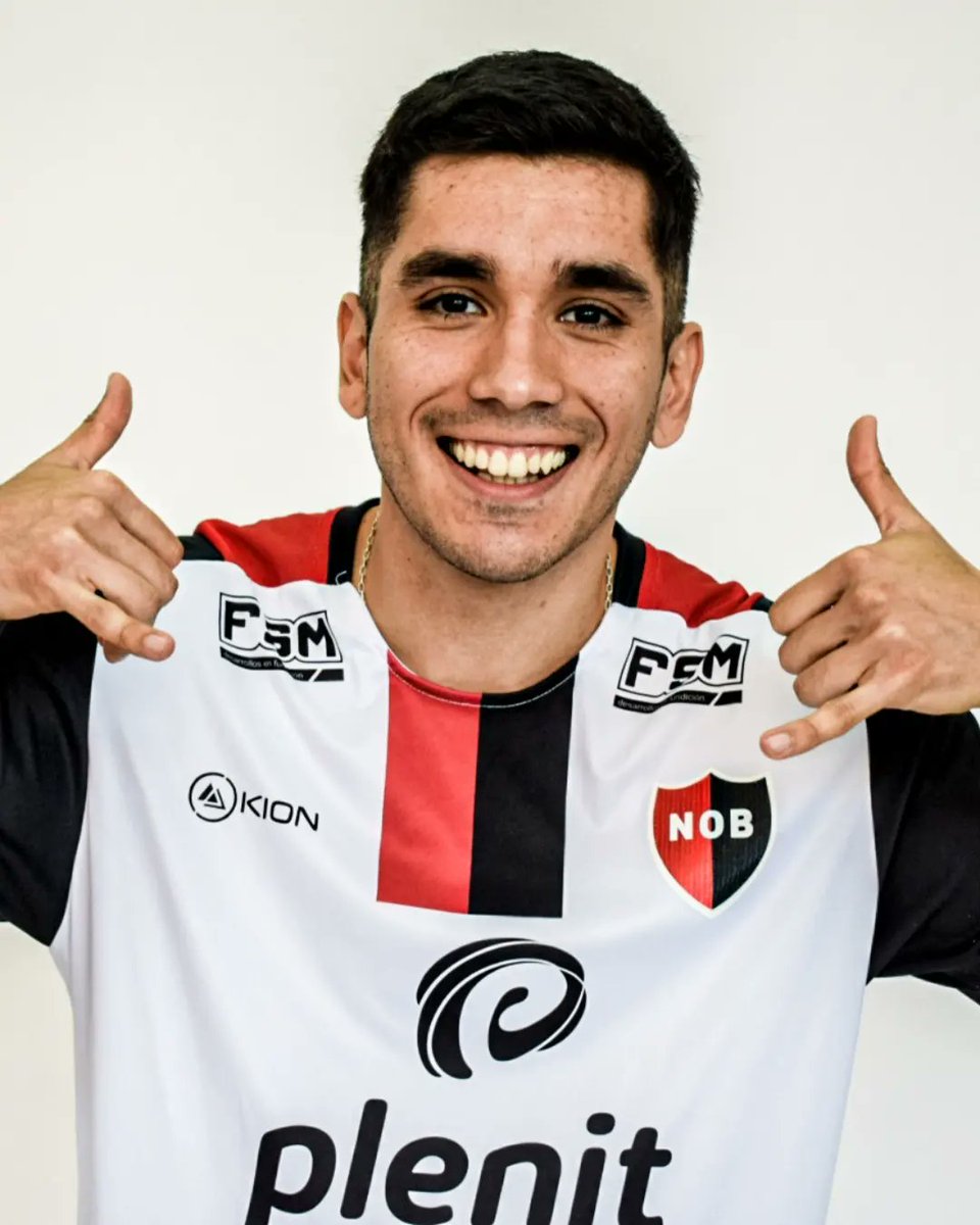 FutsalNewells's tweet photo. "¿Hace magia esa 📷 @Ignanzoategui ?" 

No sé que dirán ustedes, pero para nosotros si 😎👏🏽 

La segunda tanda de fotos, ahora con la blanca... y un infiltrado 😆 https://t.co/KNJDiPArIg