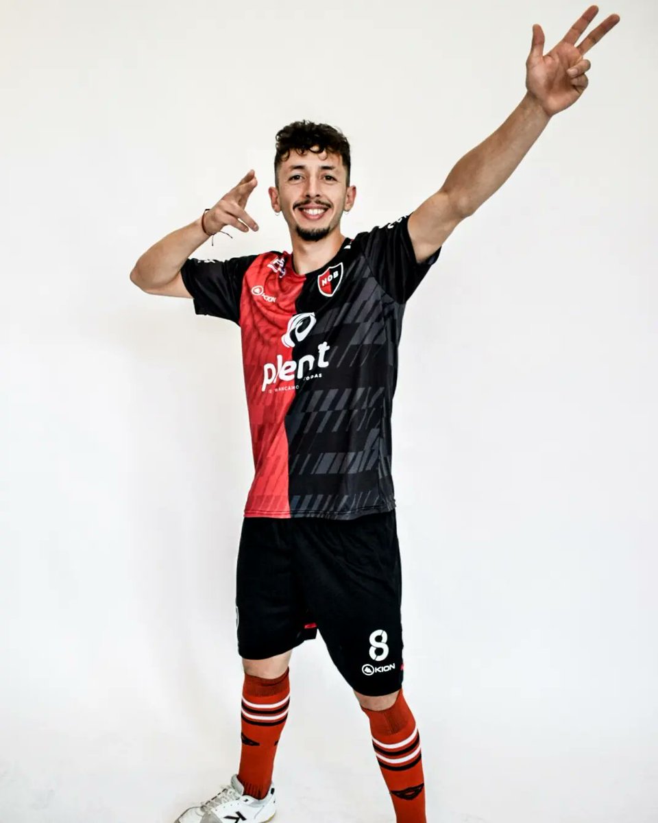 FutsalNewells's tweet photo. "¿Hace magia esa 📷 @Ignanzoategui ?" 

No sé que dirán ustedes, pero para nosotros si 😎👏🏽 

La segunda tanda de fotos, ahora con la blanca... y un infiltrado 😆 https://t.co/KNJDiPArIg