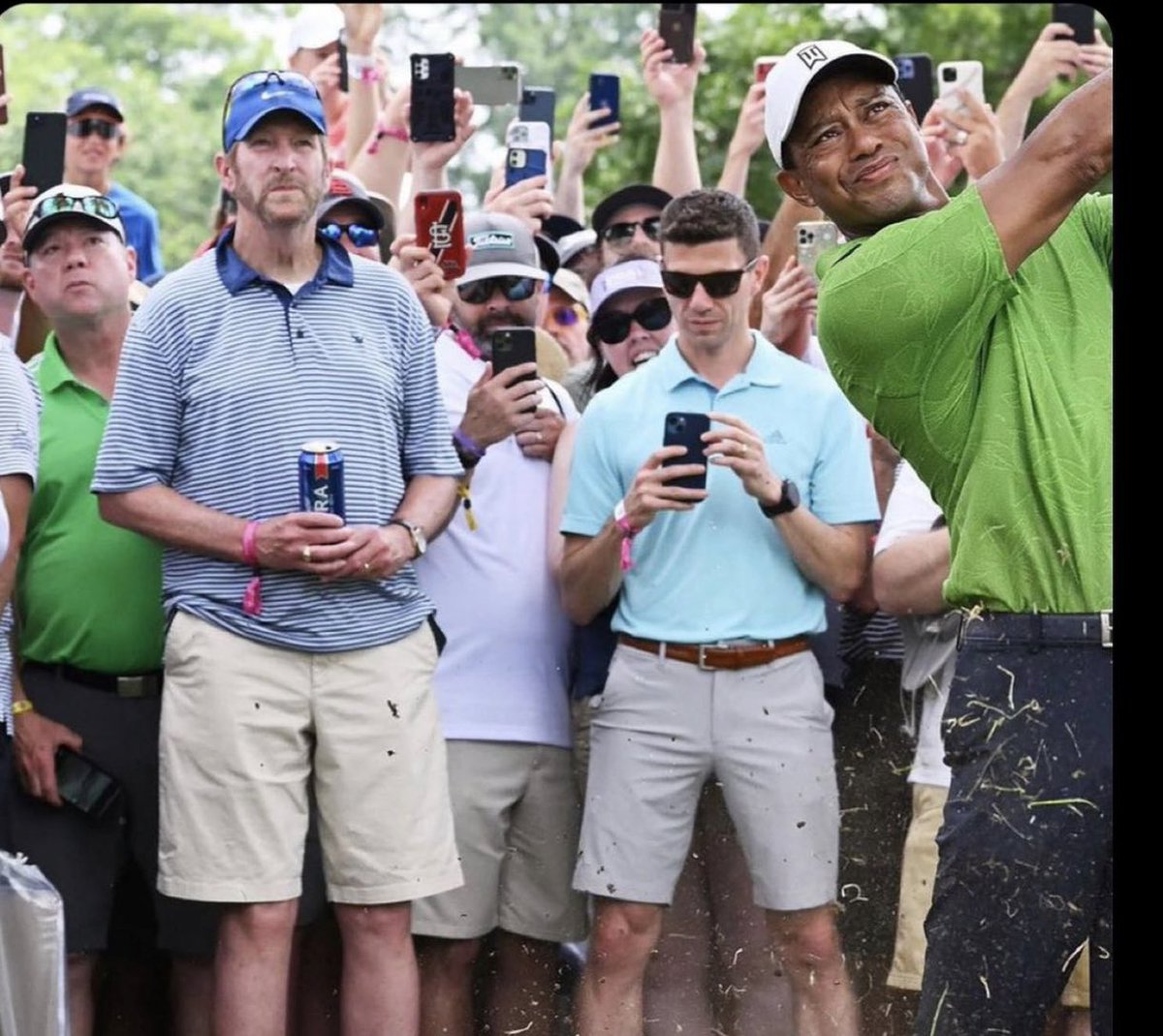No cell phone. Just a man watching Tiger with a Michelob Ultra.